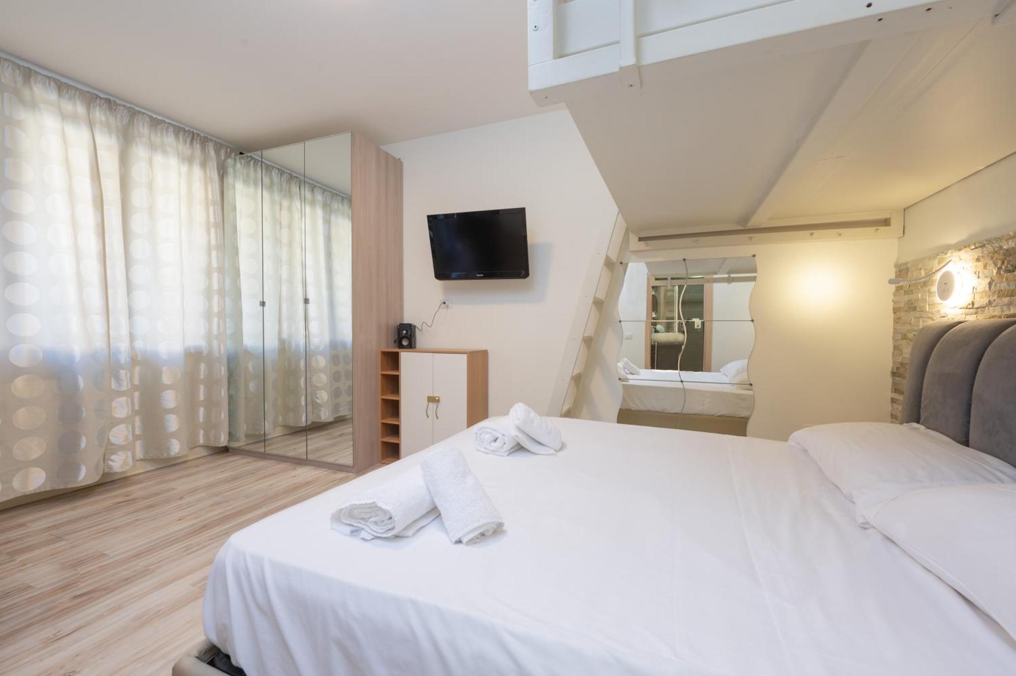 Incantevole Location Fronte Lago Sirmione Exterior photo