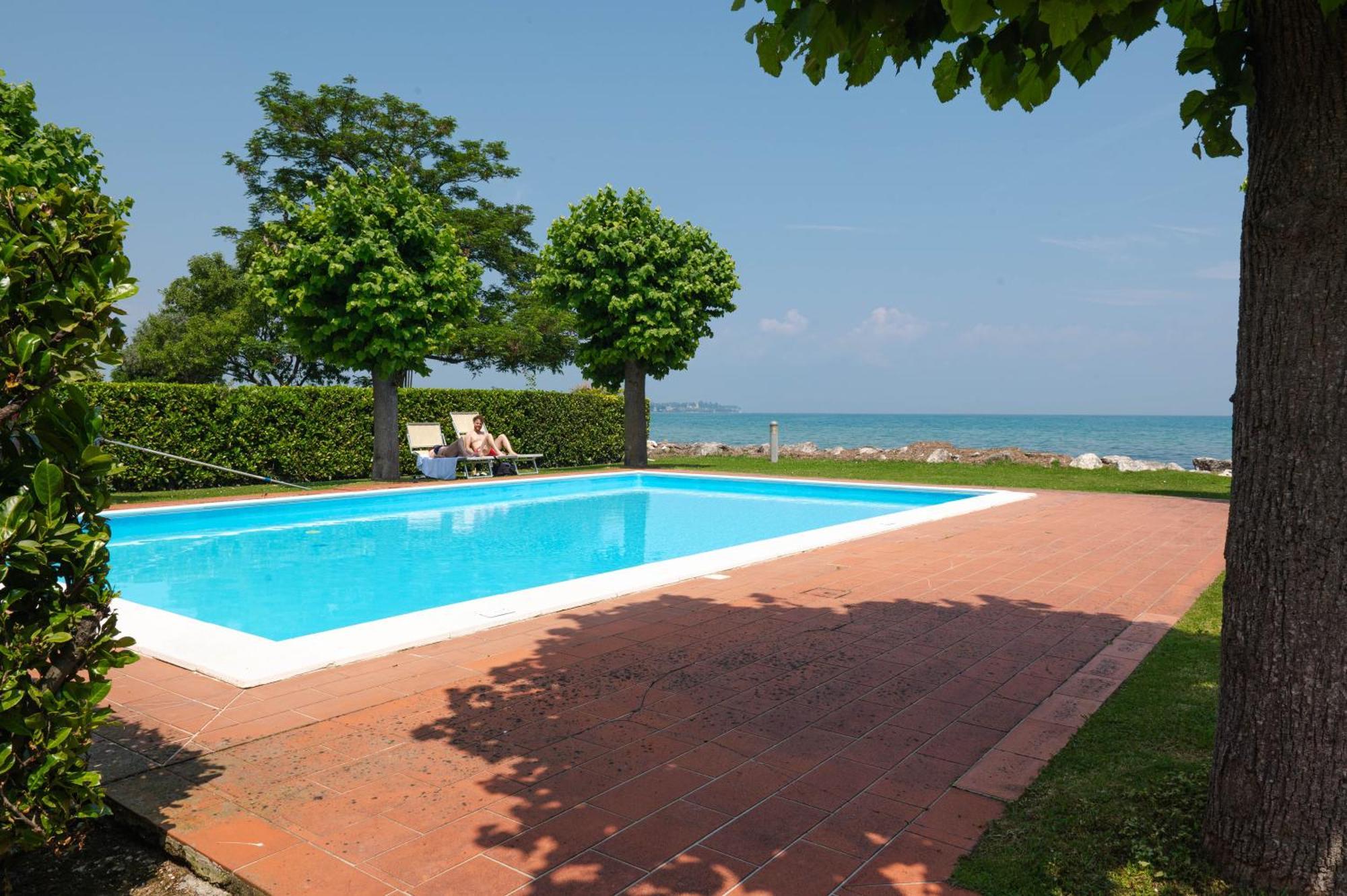 Incantevole Location Fronte Lago Sirmione Exterior photo
